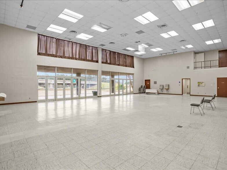 More Photos Of 1819 Spring St, Palestine Specialty For Sale