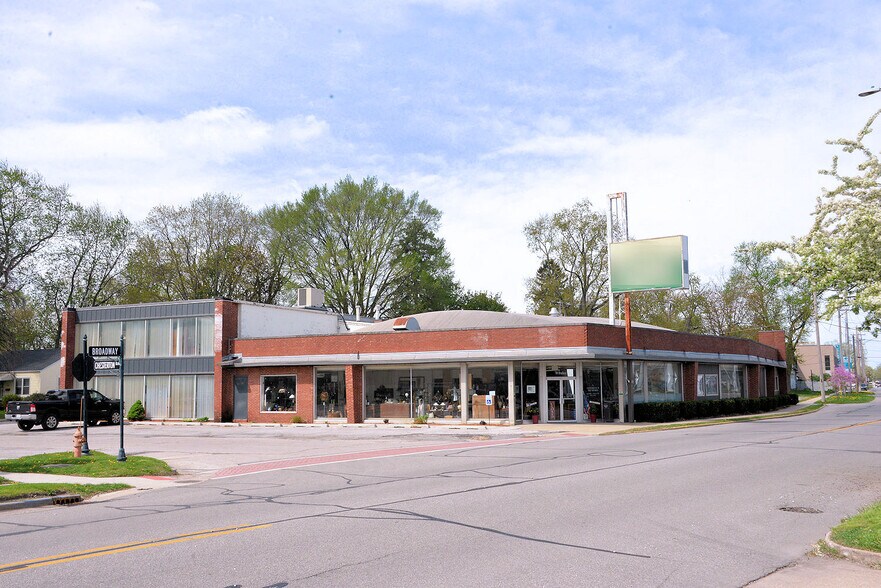 Primary Photo Of 700 Broadway Ave, Chesterton Freestanding For Sale