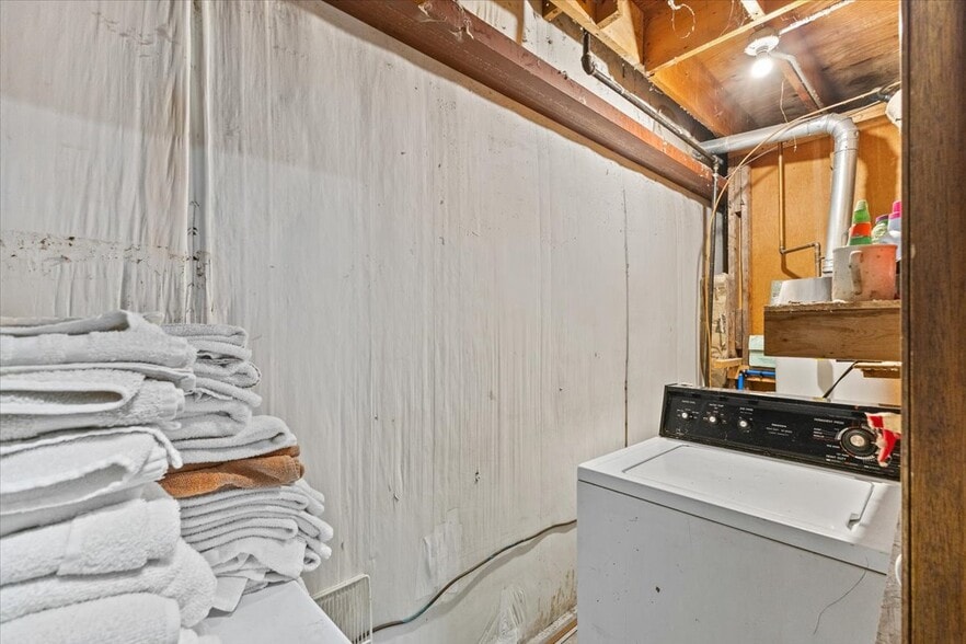 More Photos Of 309 E Springbrook Dr, Johnson City Flex For Lease