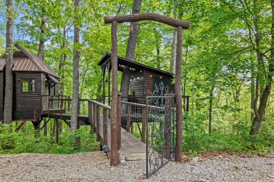 More Photos Of 22468 State Highway 112, Cassville Specialty For Sale