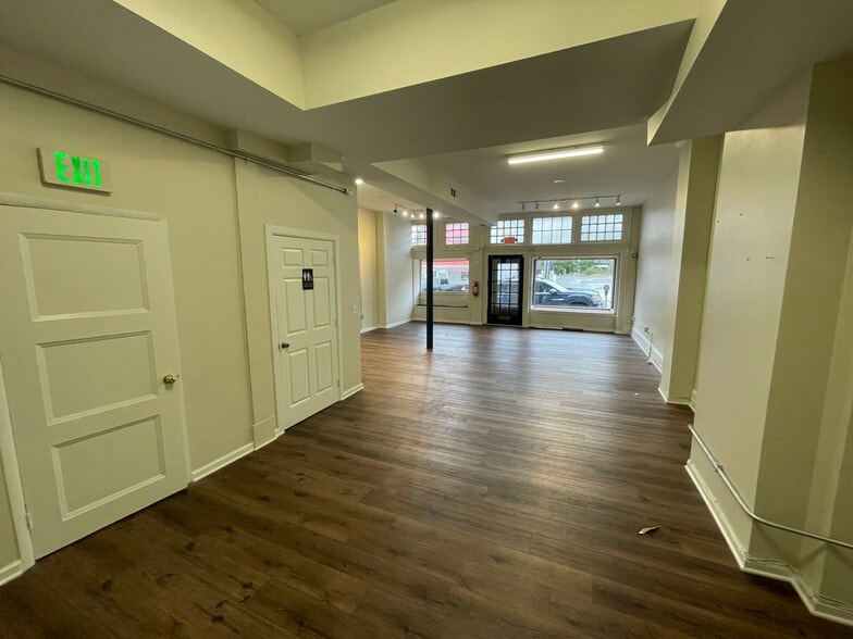More Photos Of 3815 34th St, Mount Rainier Storefront Retail Office For Lease