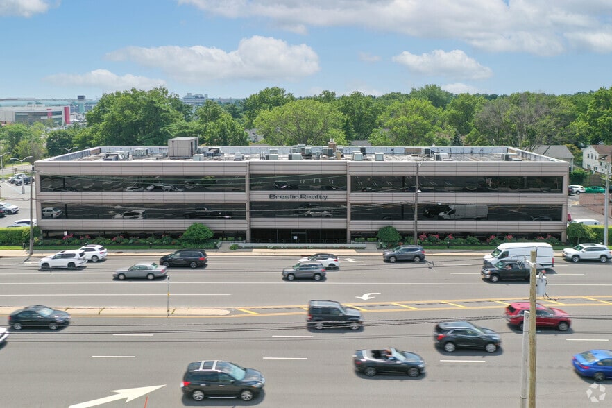 More Photos Of 500 Old Country Rd, Garden City Office For Lease