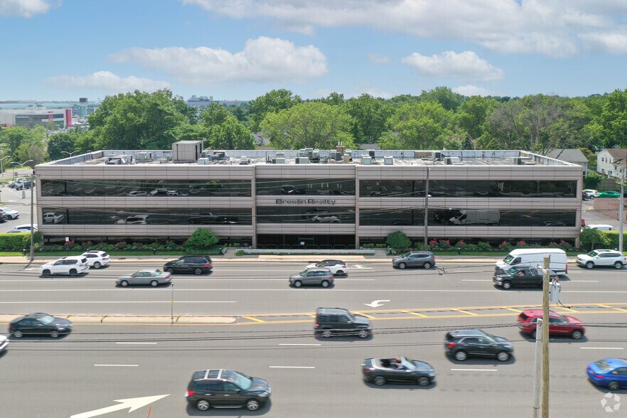 More Photos Of 500 Old Country Rd, Garden City Office For Lease