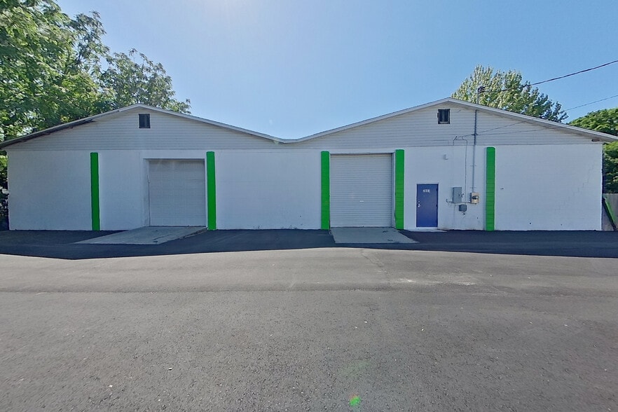 Primary Photo Of 2800 N P St, Pensacola Warehouse For Lease