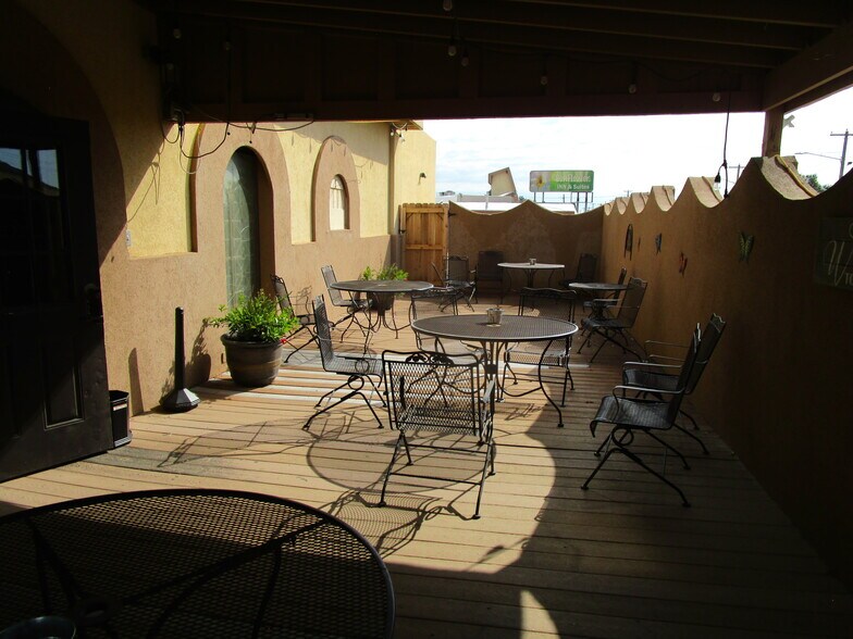 More Photos Of 1301 E Fulton St, Garden City Bar For Sale
