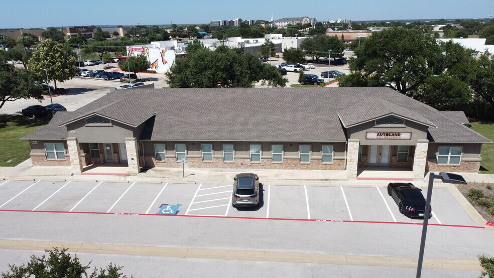 More Photos Of 1464 E Whitestone Blvd, Cedar Park Medical For Sale