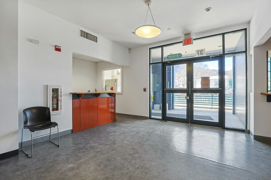 More Photos Of 31 W Broad St, Haverstraw Office For Lease