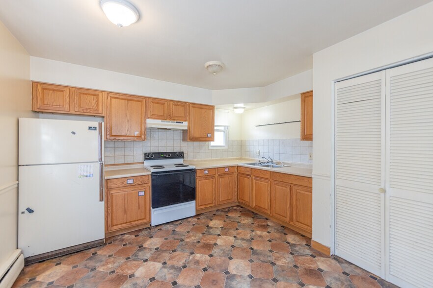 More Photos Of 10-36 Linda St, Tallmadge Apartments For Sale