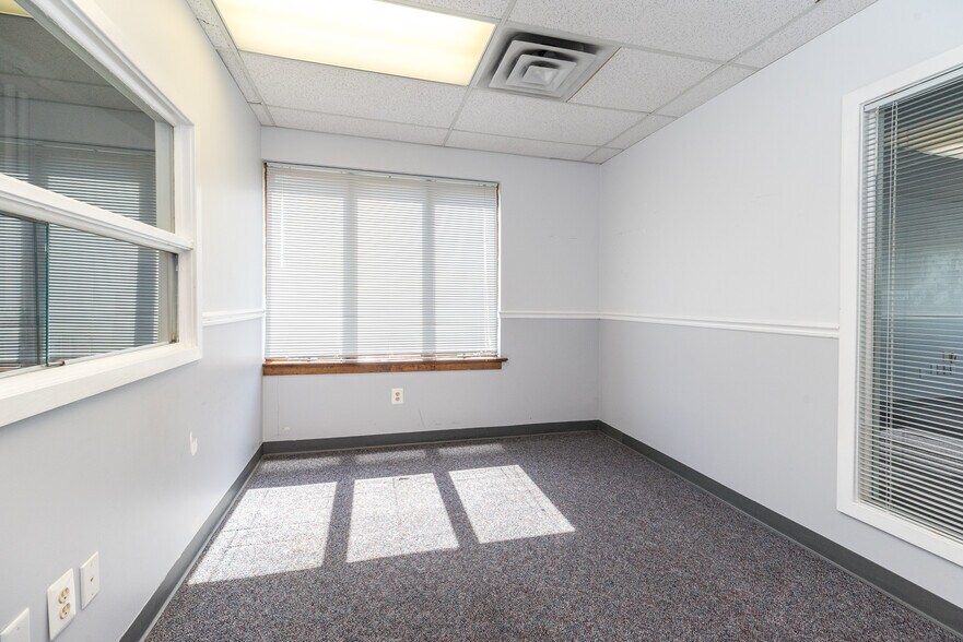 More Photos Of 908-918 Town Center, New Britain Office For Sale
