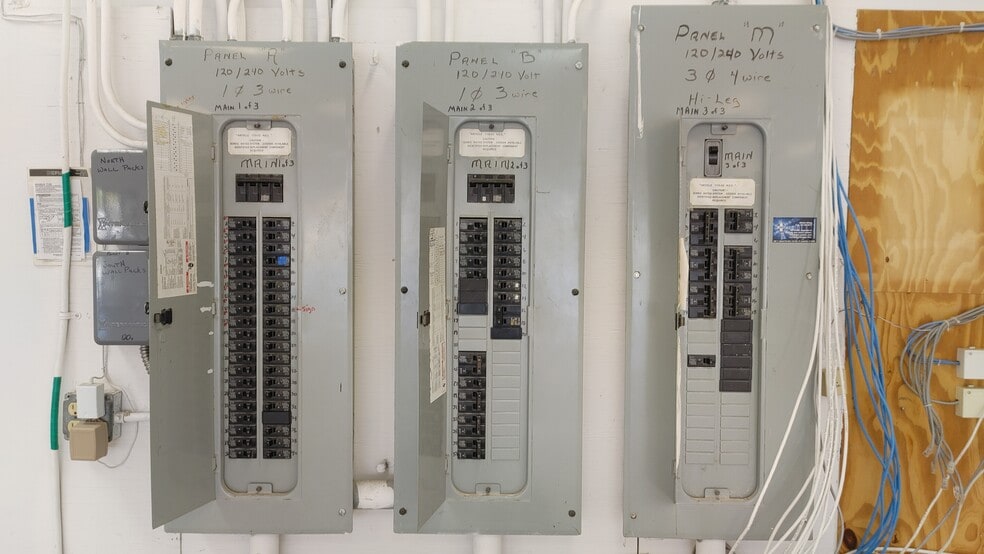 More Photos Of 2050 N University Dr, Sunrise Freestanding For Lease