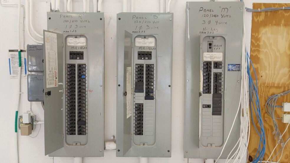 More Photos Of 2050 N University Dr, Sunrise Freestanding For Sale