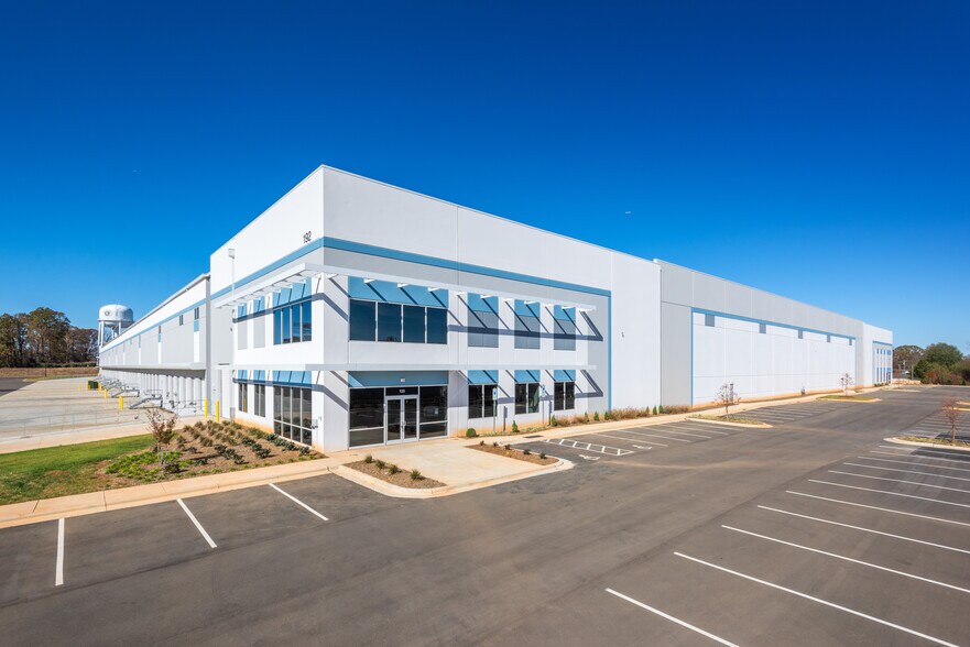 More Photos Of 192 Woodlawn St, Belmont Warehouse For Lease
