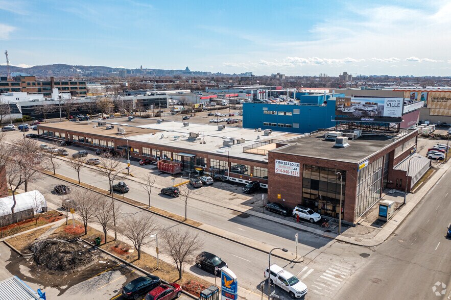 More Photos Of 200-220 Boul Crémazie O, Montréal Office For Lease