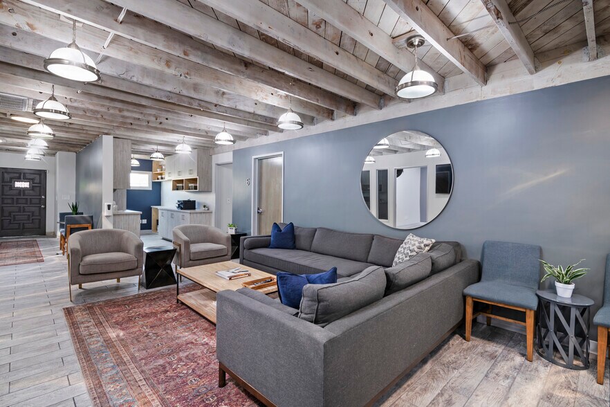 More Photos Of 5723 Melrose Ave, Los Angeles Office For Lease