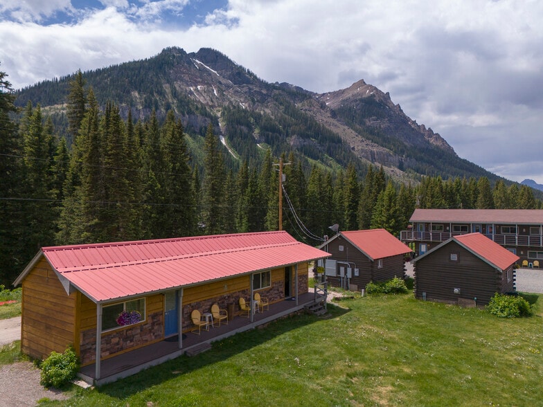 More Photos Of 113 Main St W, Cooke City Hotel For Sale