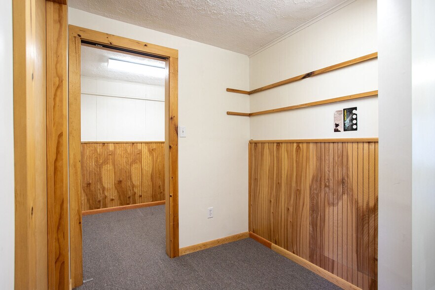 More Photos Of 30 Stockbridge Rd, Great Barrington Office Residential For Lease