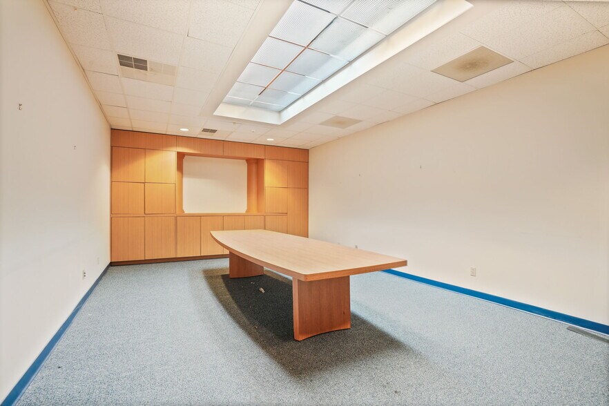 More Photos Of 4000 E Broad St, Whitehall Convenience Store For Sale