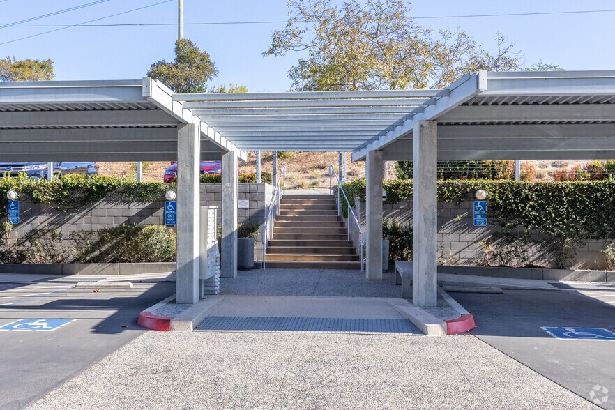 More Photos Of 12121 Scripps Summit Dr, San Diego Office For Lease