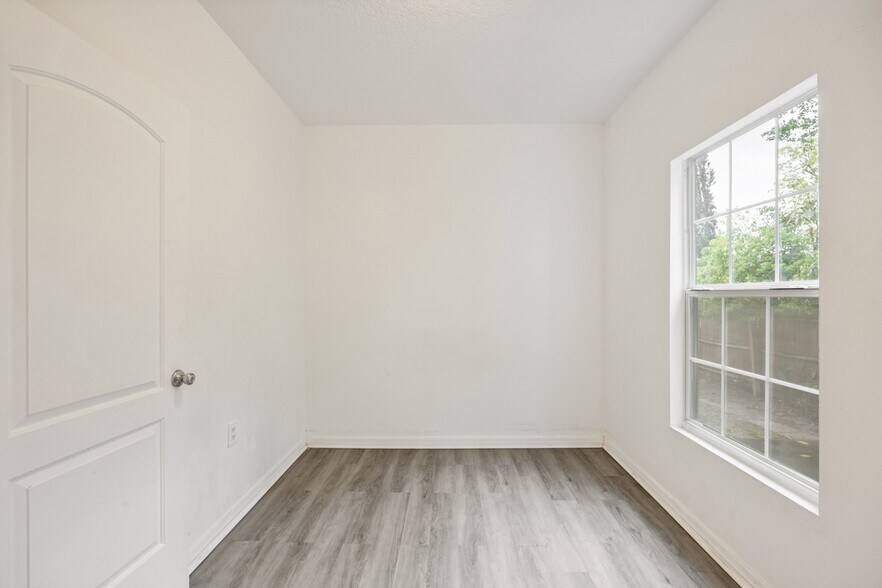 More Photos Of 105 W Columbus Dr, Tampa Office Residential For Sale