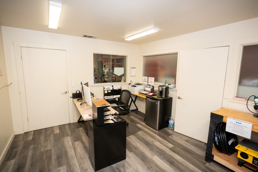 More Photos Of 802-812 W Washington Ave, Escondido Service For Sale