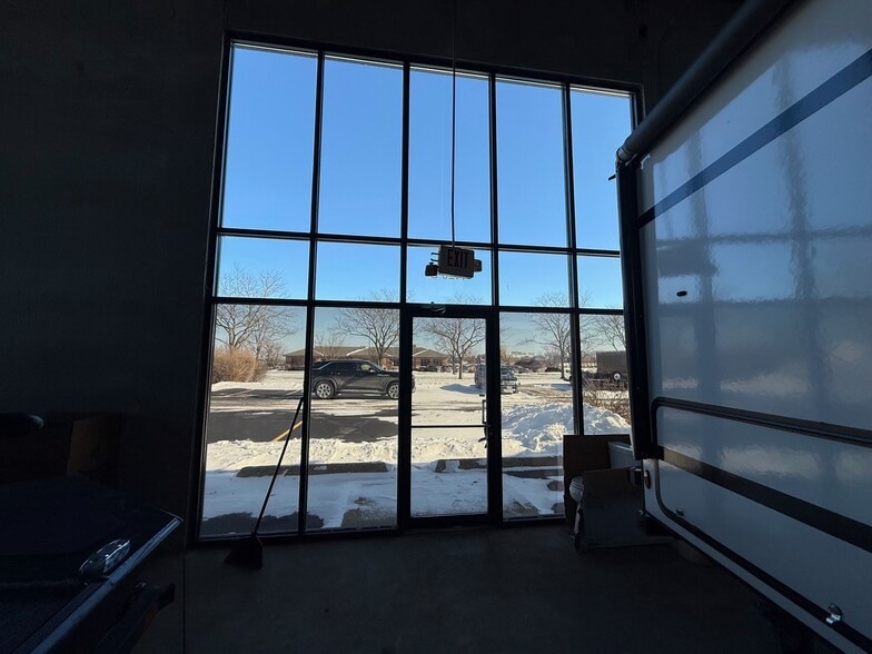 More Photos Of 1120 Mitchell Ct, Crystal Lake Showroom For Sale