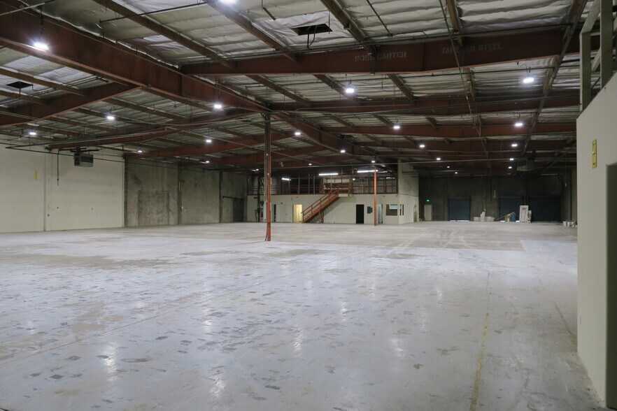 More Photos Of 6900 S Alameda St, Huntington Park Warehouse For Sale