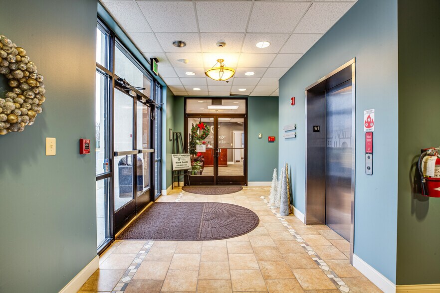 More Photos Of 2050 Gordon W Shelton Blvd, Fredericksburg Office For Lease