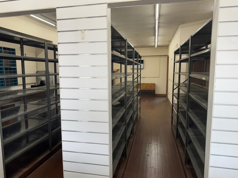 More Photos Of 3002 Dixie Hwy, Louisville General Retail For Sale