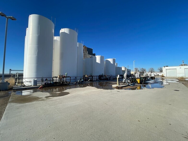 More Photos Of 103 1st St W, Williston Flex For Sale