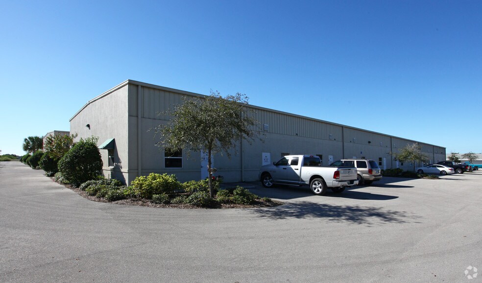 Primary Photo Of 2787 N Airport Rd, Fort Myers Warehouse For Lease