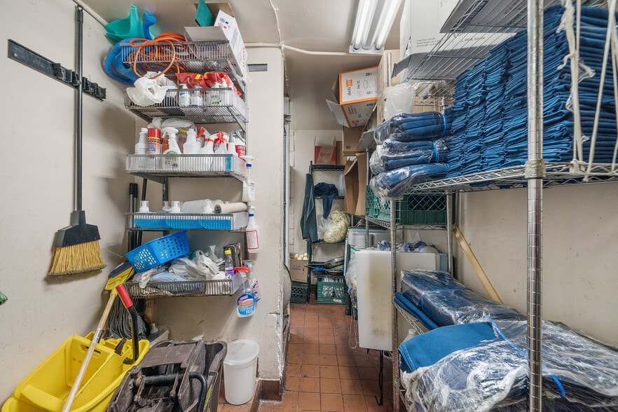 More Photos Of 2009 Bridgeway, Sausalito Restaurant For Lease