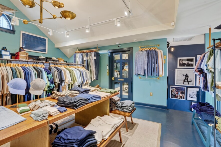 More Photos Of 9 Winter St, Edgartown Storefront For Sale