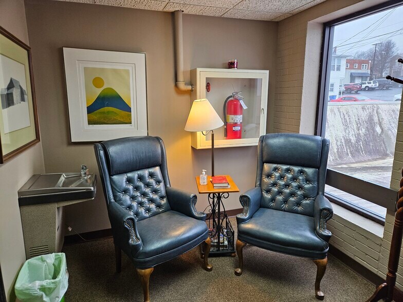More Photos Of 113 W Public Sq, Glasgow Office For Sale