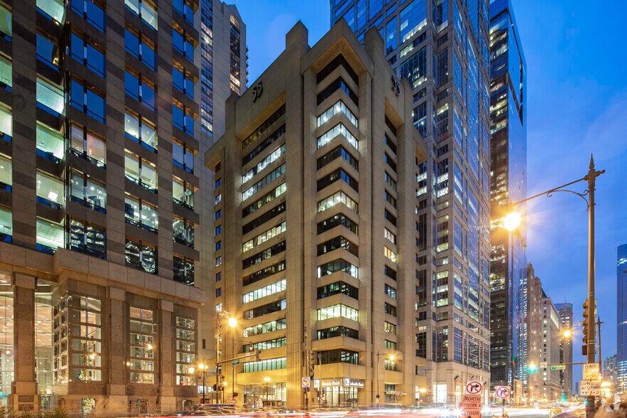 More Photos Of 55 W Wacker Dr, Chicago Office For Sale