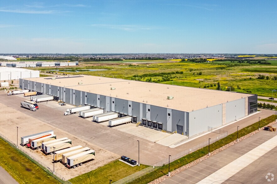 More Photos Of 1535 39 Ave, Nisku Warehouse For Lease