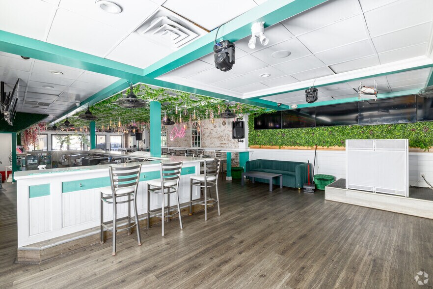 More Photos Of 32 Broad St, Keyport Bar For Sale