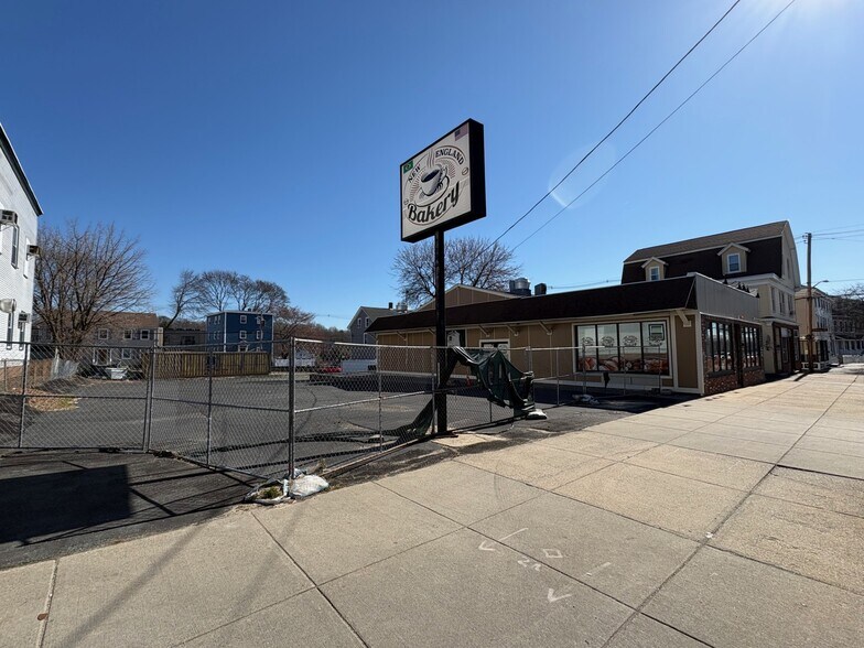 Primary Photo Of 100-102 Boston St, Salem Restaurant For Lease