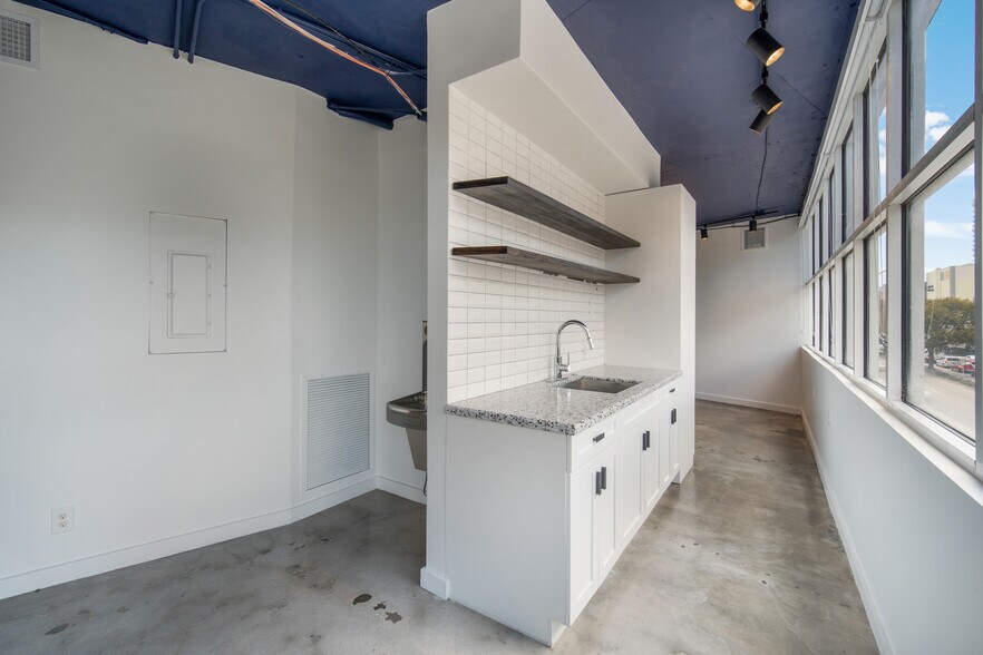 More Photos Of 2424 S Dixie Hwy, Coconut Grove Loft Creative Space For Sale