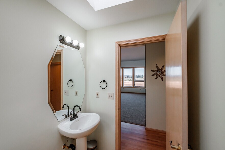 More Photos Of 10845 Brateng Rd, Monmouth Winery Vineyard For Sale