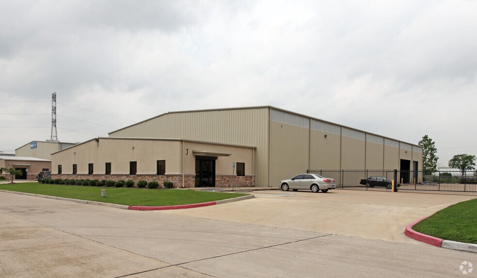 More Photos Of 11050 W Little York Rd, Houston Warehouse For Sale