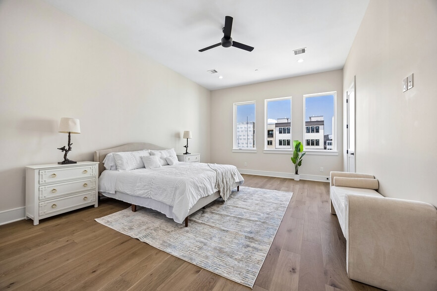 More Photos Of 5821 Winsome Ln, Houston Apartments For Sale