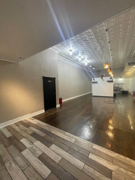 More Photos Of 522 S Main St, Elkhart Storefront Retail Residential For Lease