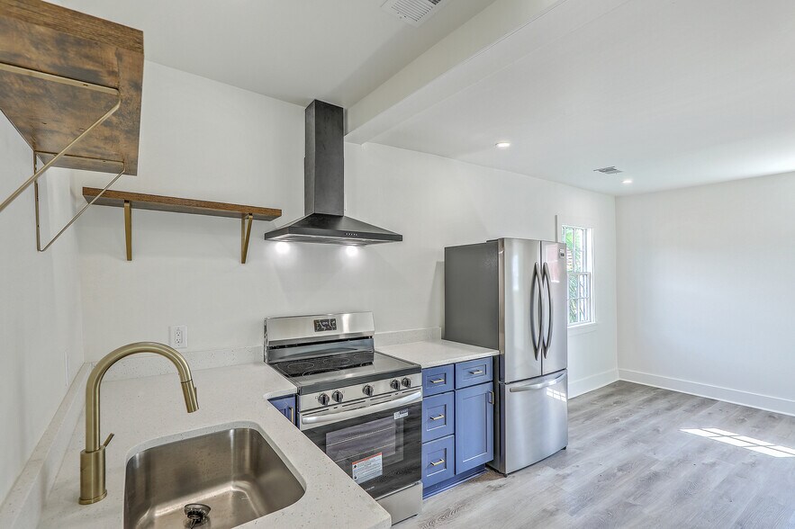 More Photos Of 68 Lee St, Charleston Apartments For Sale