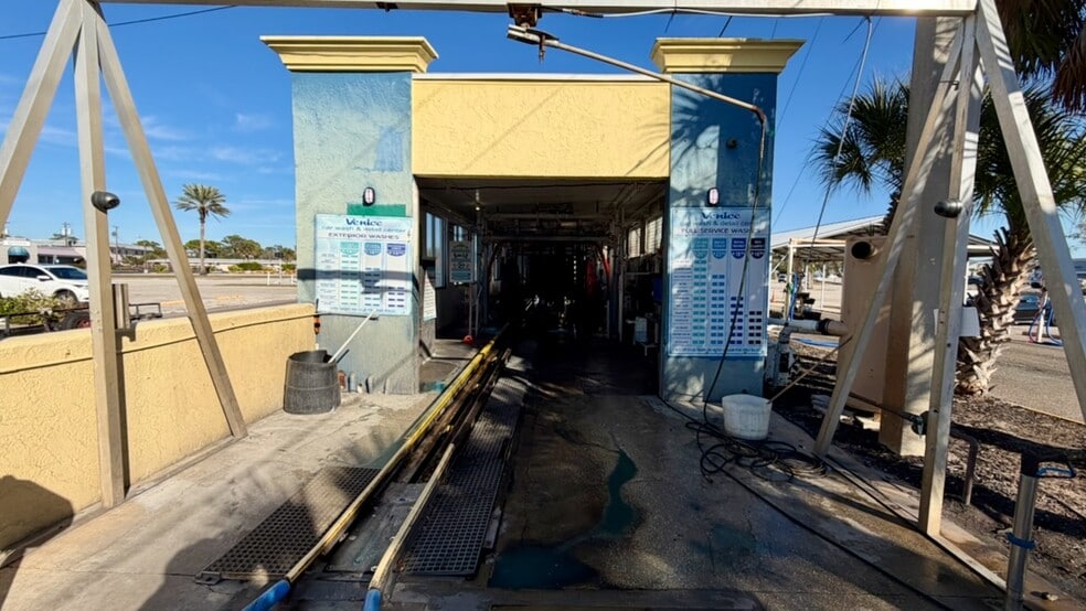 More Photos Of 700 Tamiami Trl S, Venice Carwash For Sale