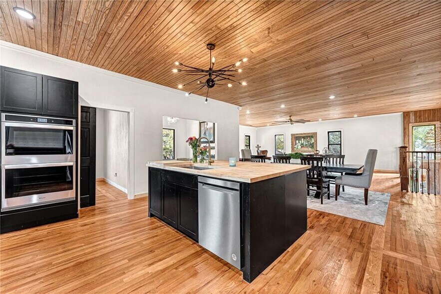 More Photos Of 510 E Madison Ave, Berryville Religious Facility For Sale