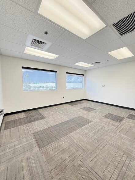 More Photos Of 5402 W Laurel St, Tampa Loft Creative Space For Sale