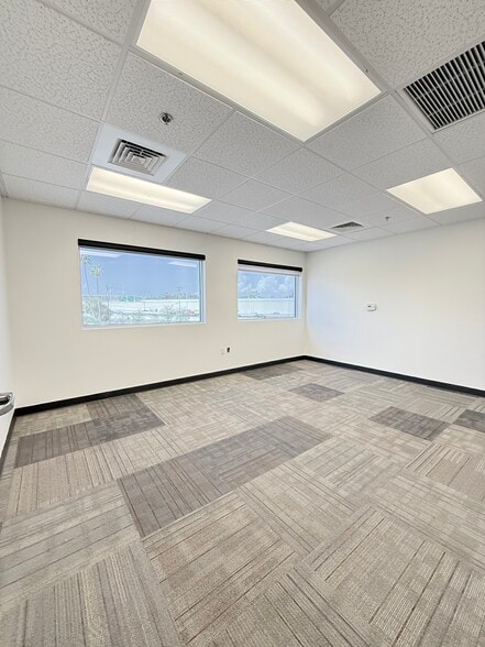 More Photos Of 5402 W Laurel St, Tampa Loft Creative Space For Sale