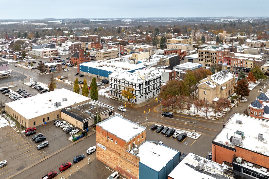 More Photos Of 453 Simcoe St, Woodstock Office For Lease