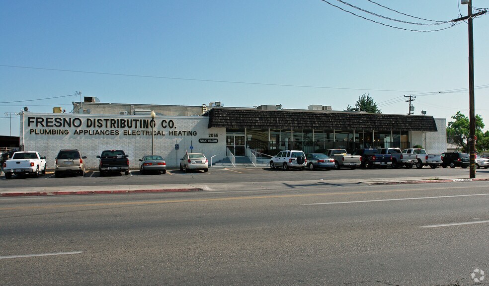 More Photos Of 2055 E McKinley Ave, Fresno Warehouse For Lease