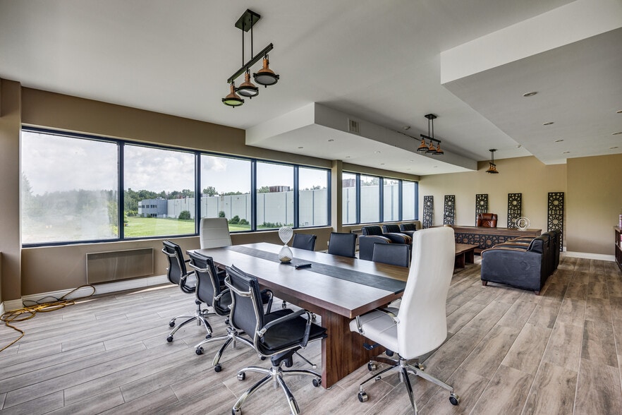 More Photos Of 500 Rue Léger, Riviere-beaudette Manufacturing For Lease